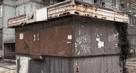 Заржавевший МАФ убрали из-под окон многоэтажки в Запорожье