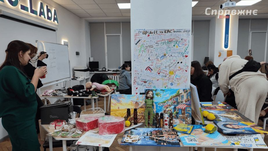 Поддержка фронта: запорожцев учили первой медицинской помощи и плетению сеток