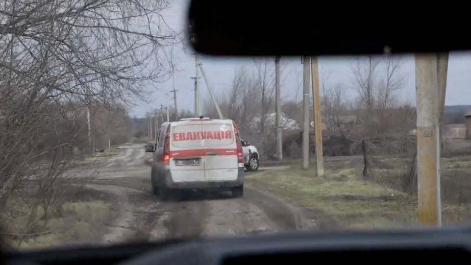 Поліція евакуювала людей із Зарічного на Запоріжжі