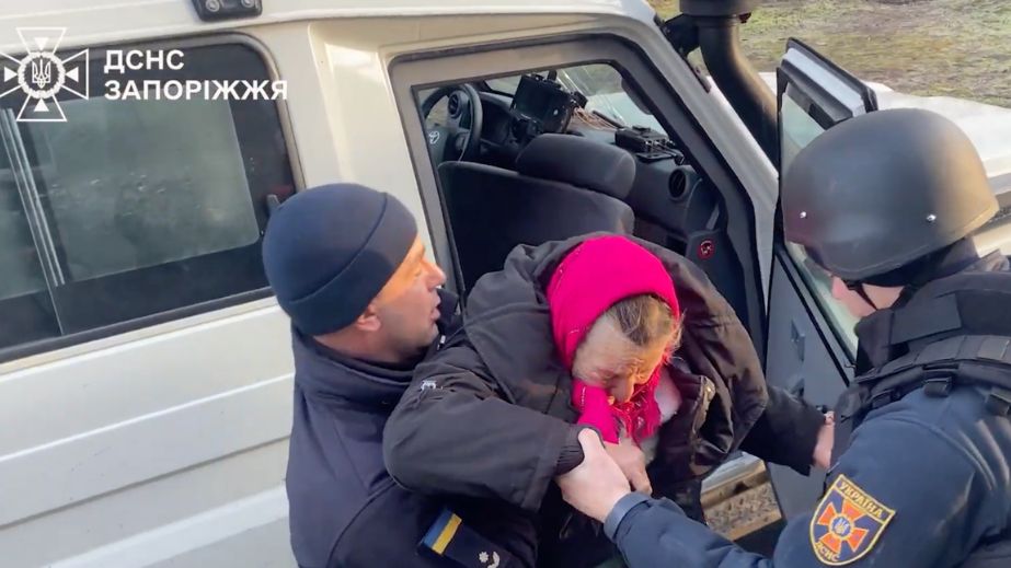 Трьох людей евакуювали броньованою автівкою на Запоріжжі