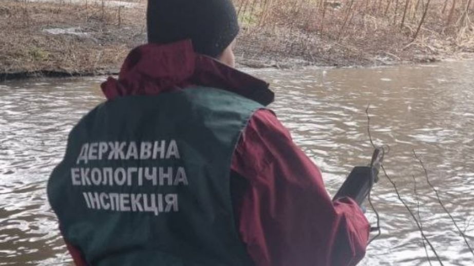 Экологи проверили реку Мокрая в Запорожье из-за пятен на воде