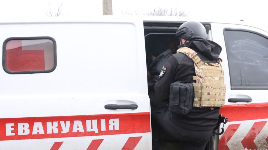 Дитину та сімох дорослих евакуювали поліцейські під Запоріжжям