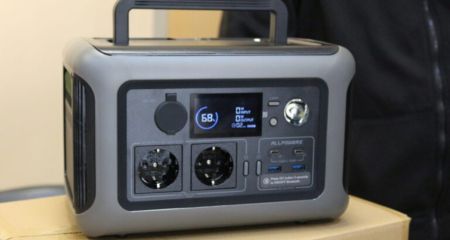 Зарядні станції передали 20 родинам прифронтової громади на Запоріжжі