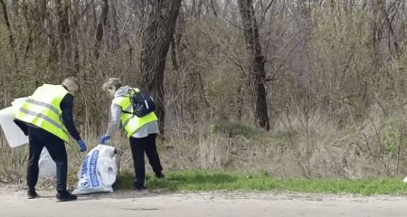 Более 30 тонн мусора собрали на трассах Запорожья во время толоки