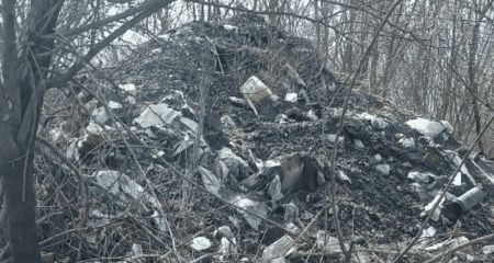 Екологи натрапили на стихійний смітник в промзоні Запоріжжя
