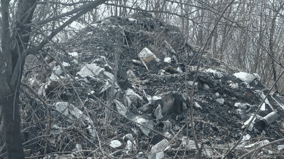 Екологи натрапили на стихійний смітник в промзоні Запоріжжя
