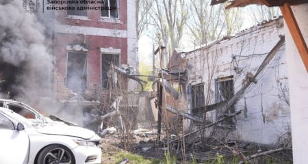 Палаючі автівки, вибиті вікна: в ОВА показали наслідки атаки на Запоріжжя