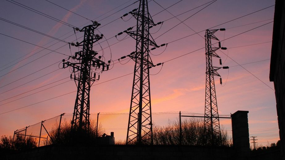 Погодинні відключення світла на Запоріжжі повертаються: кого вимикатимуть