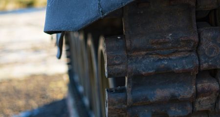 РФ перебрасывает технику через Мариуполь в направлении Запорожской области, – Андрющенко