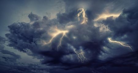 Еще один день непогоды: запорожцев предупредили о шквалах и грозах