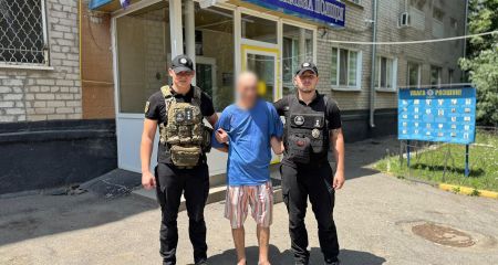 В під’їзді багатоповерхівки на Бабурці у Запоріжжі пограбували пенсіонера