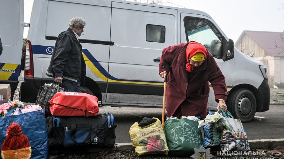 Запорізькі поліцейські розповіли про евакуацію групи мешканців Гуляйполя