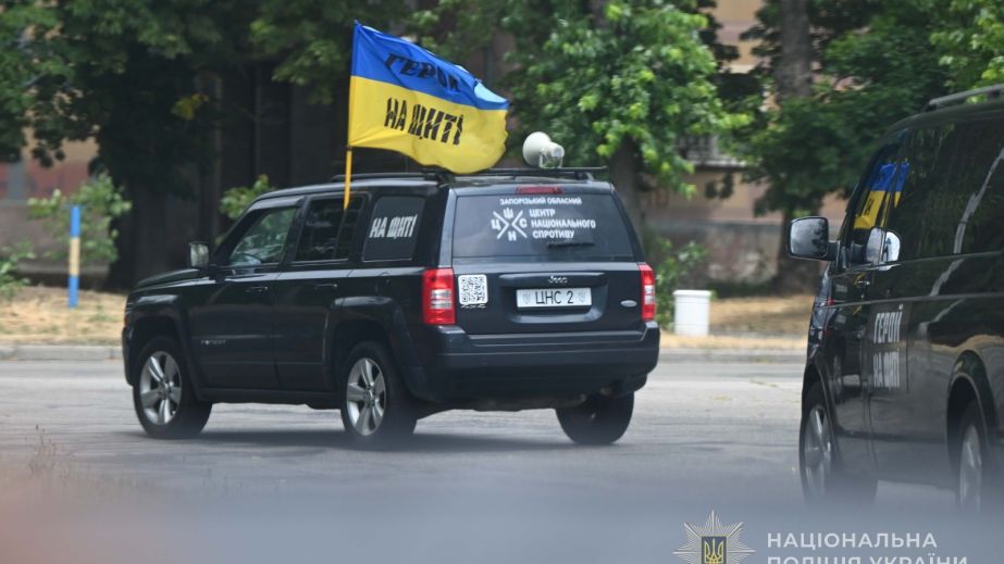 Погибшего от авиаудара полицейского провели в последний путь в Запорожье