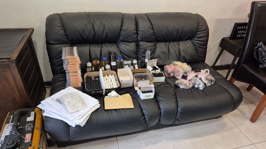 Сотні пристроїв, тисячі флаконів: у Запоріжжі накрили "вейп-підпілля"