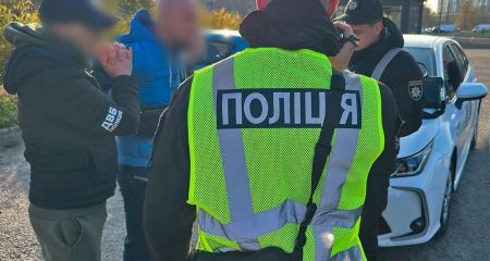 "Помогал" сдать экзамен: в Запорожье разоблачили инструктора по вождению