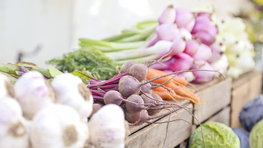Свекла, киви, сосиски: какие продукты подорожали на Запорожье в июне