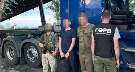 "Подорож" за $8 тисяч: житель Запорізької області хотів виїхати до Румунії в причепі вантажівки