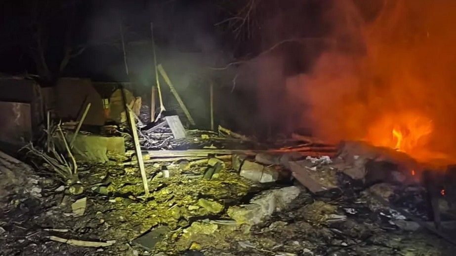 Хозпостройка горела после вражеской атаки на Запорожский район