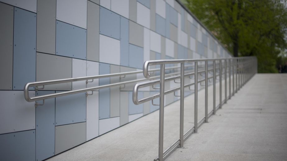 Запорізькі кафе, банки і АЗС перевірили на безбар’єрність – результати