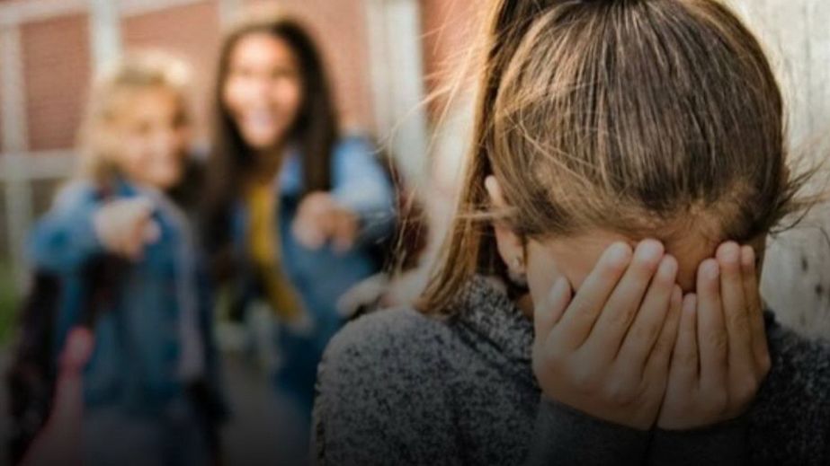 Ровесниці побили 13-річну дівчинку в Запоріжжі, знімаючи відео