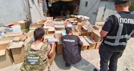 За 48 тыс. пачек контрафактных сигарет будут судить семерых жителей Запорожья